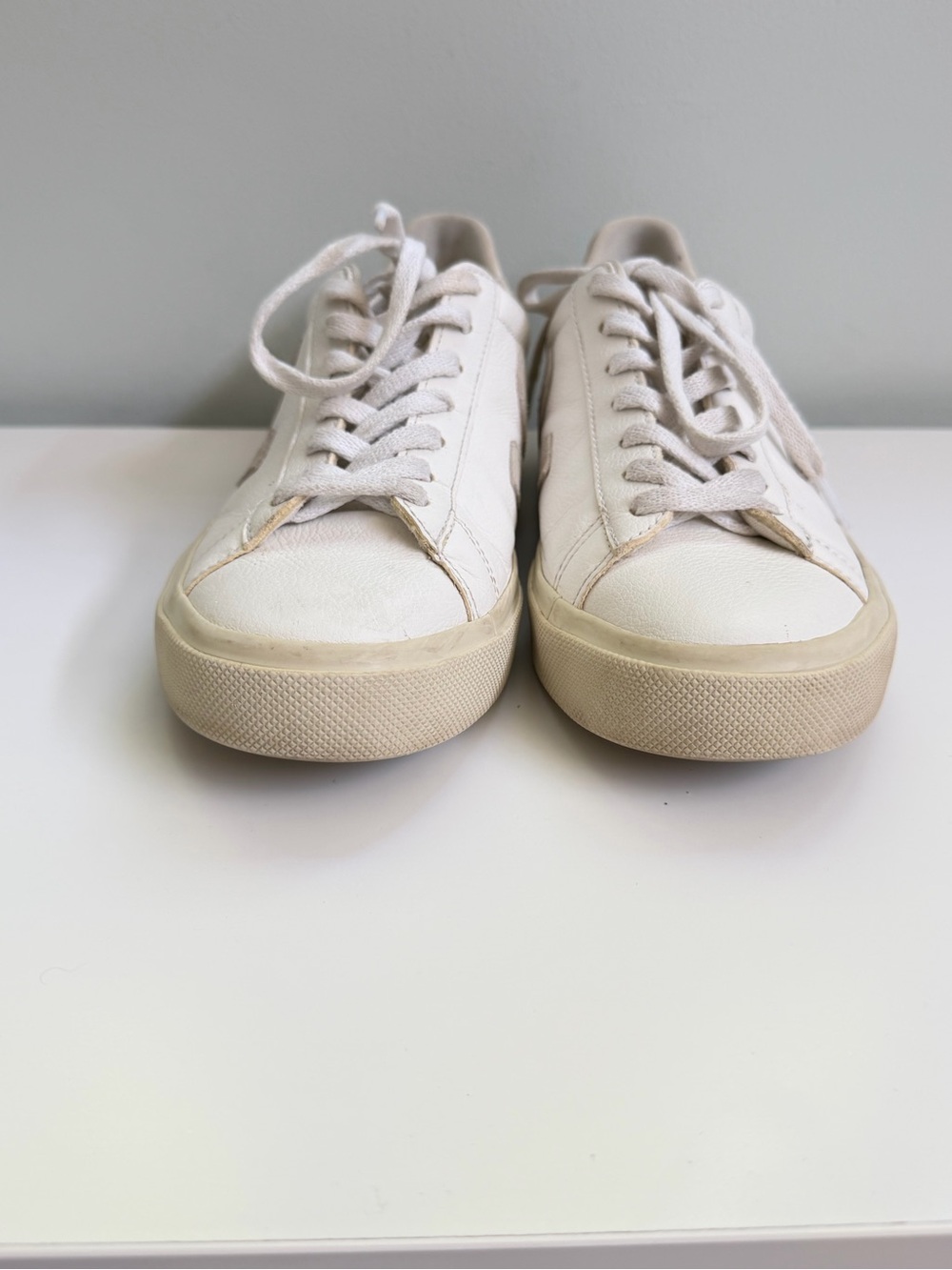 Veja Women’s 9 EU 40 White Leather Sneakers Walking Shoes Casual - Picture 3 of 10
